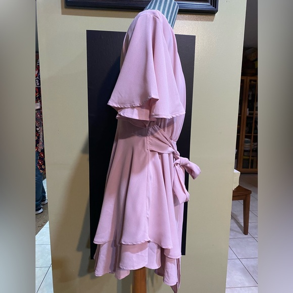 Sz M Pink Dacron Polyester Dress with frilly sleeves, ruffles, ties at waist. - Picture 16 of 16